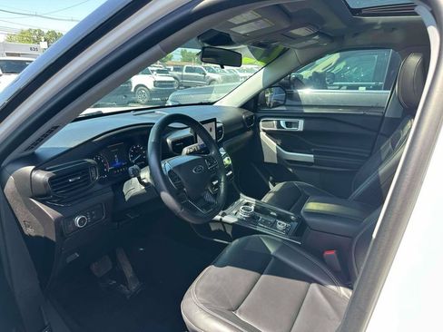 Used 2022 Ford Explorer XLT w/ Equipment Group 202A AWD/4WD image 16