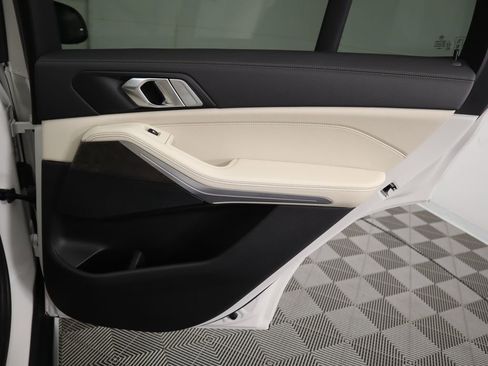 Certified 2022 BMW X5 sDrive40i w/ Premium Package image 28