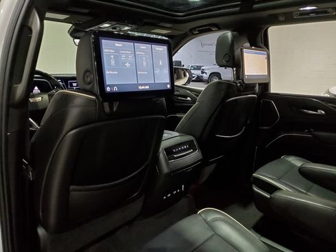 Used 2021 Cadillac Escalade Premium Luxury AWD/4WD image 30