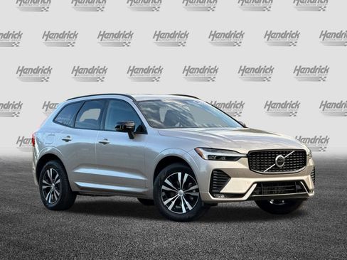 Used 2025 Volvo XC60 B5 Core image 2