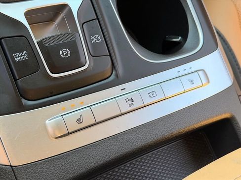 Used 2022 Kia Carnival LX image 25