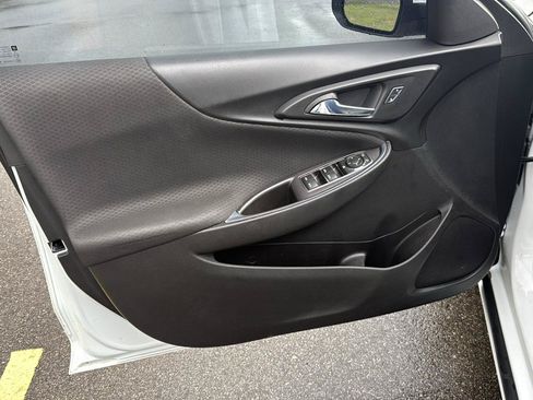 Used 2016 Chevrolet Malibu LT FWD image 9