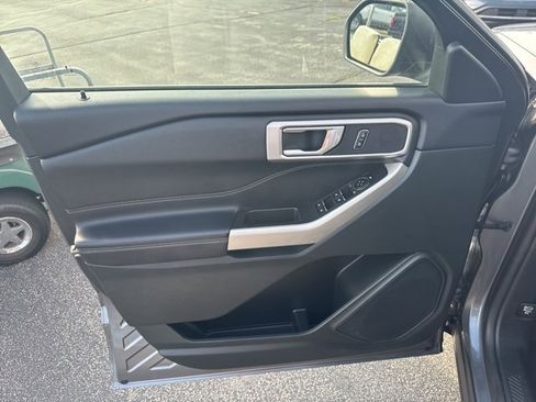 Used 2024 Ford Explorer XLT w/ Equipment Group 202A image 27