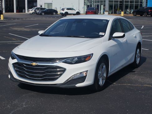 Used 2024 Chevrolet Malibu LT FWD image 2