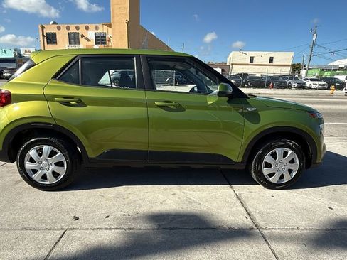 Used 2020 Hyundai Venue SE image 15