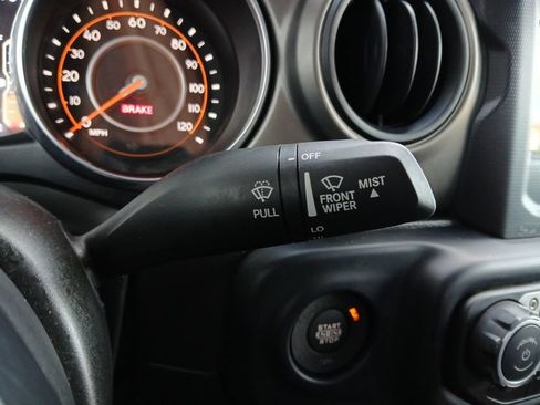 Used 2023 Jeep Gladiator Sport AWD/4WD image 7