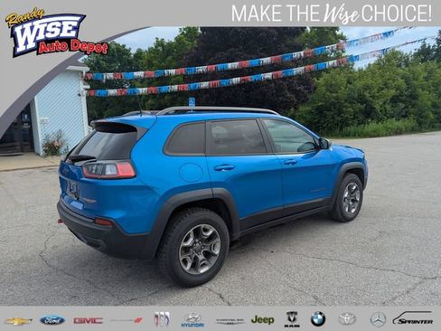 Used 2019 Jeep Cherokee Trailhawk w/ Comfort/Convenience Group AWD/4WD image 3