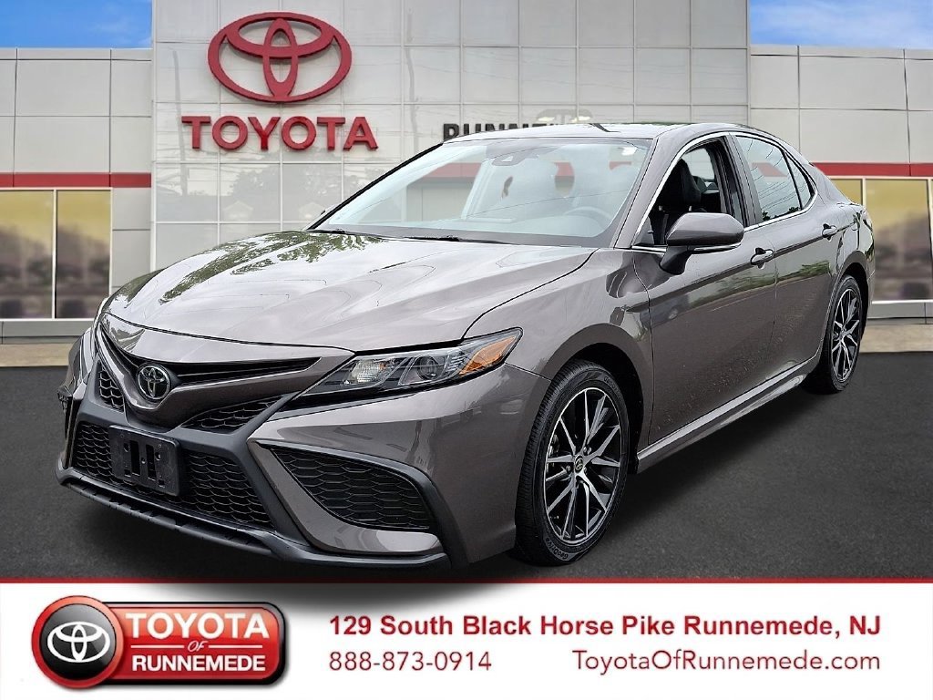 Certified 2024 Toyota Camry SE FWD image 3