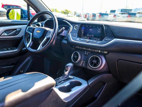 Used 2022 Chevrolet Blazer LT w/ Sound & Technology Package FWD image 9