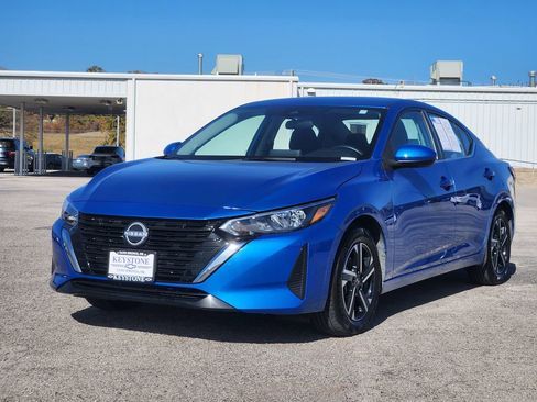 Used 2024 Nissan Sentra SV image 3