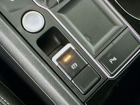 Used 2023 Volkswagen Atlas SE image 24