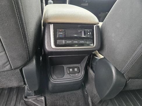 Used 2019 Subaru Ascent Premium AWD/4WD image 17