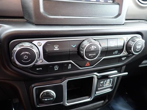 Used 2022 Jeep Wrangler Sport AWD/4WD image 16