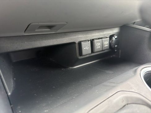 Used 2021 Toyota Highlander LE image 37