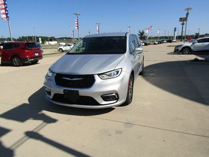 Used 2022 Chrysler Pacifica Touring-L