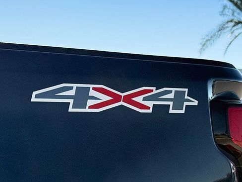 Used 2025 Chevrolet Silverado 2500 LTZ w/ LTZ Convenience Package image 32