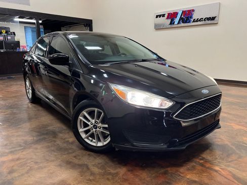 Used 2018 Ford Focus SE image 1