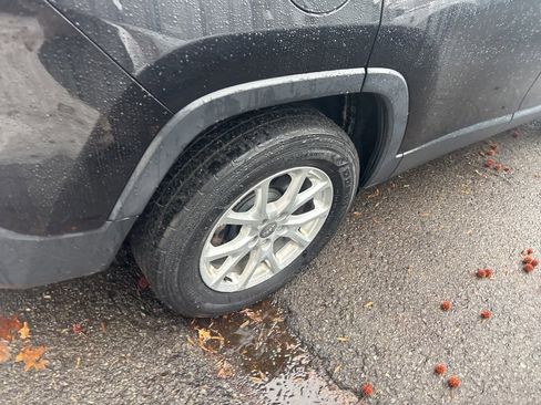 Used 2016 Jeep Cherokee Latitude w/ Cold Weather Group image 14