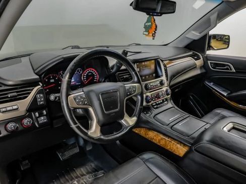 Used 2015 GMC Yukon Denali w/ Touring Package AWD/4WD image 4