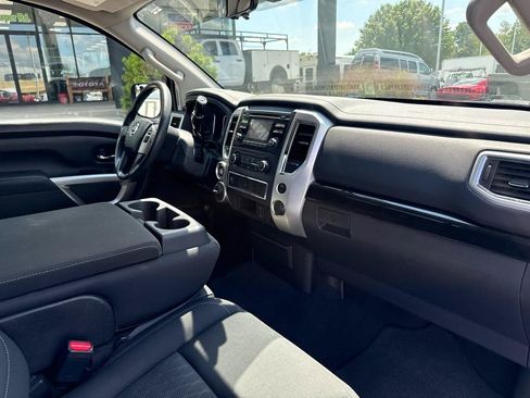 Used 2017 Nissan Titan SV AWD/4WD image 22