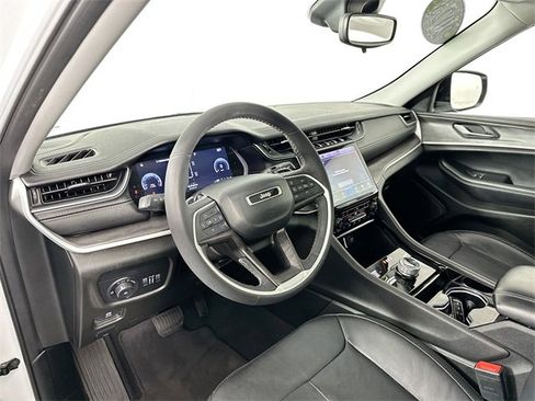 Used 2023 Jeep Grand Cherokee L Limited w/ Black Appearance Package image 21