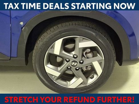 Certified 2025 Hyundai Venue SEL image 9