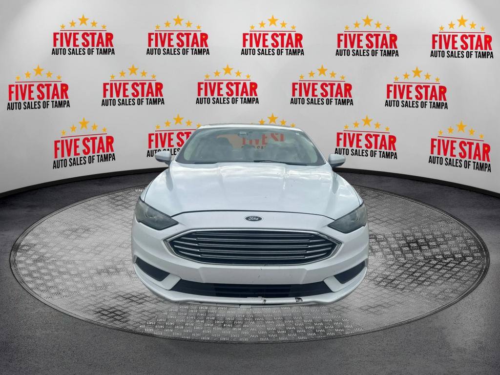 Used 2017 Ford Fusion SE FWD image 2