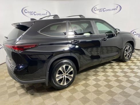 Certified 2024 Toyota Highlander XLE AWD/4WD image 8