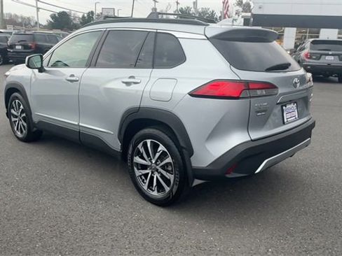 Used 2022 Toyota Corolla Cross XLE image 6