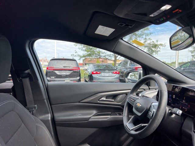 Used 2025 Chevrolet Equinox EV LT FWD image 32