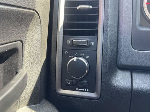 Used 2017 RAM 3500 Tradesman w/ Chrome Appearance Group AWD/4WD image 16