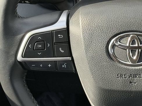 Certified 2025 Toyota Highlander LE FWD image 12