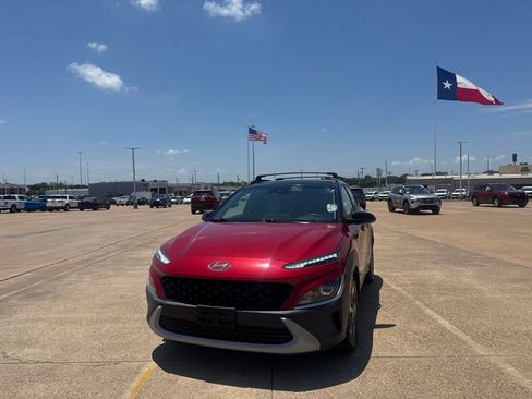 Used 2023 Hyundai Kona SEL FWD image 6