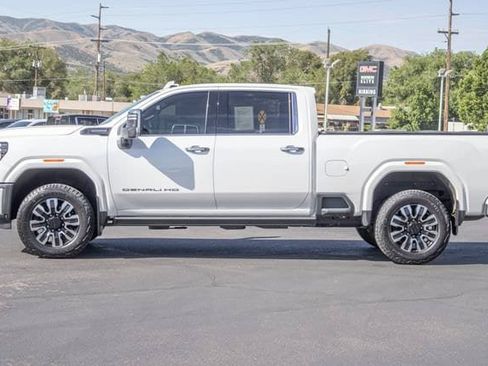 Used 2024 GMC Sierra 2500 Denali Ultimate AWD/4WD image 3