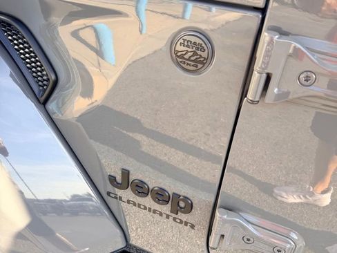 Used 2022 Jeep Gladiator Overland image 7