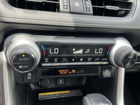 Used 2020 Toyota RAV4 XLE Premium FWD image 30