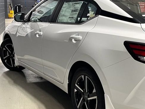 Used 2025 Nissan Sentra SV FWD image 11