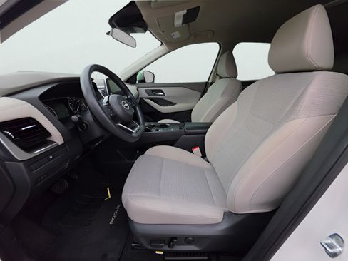 Certified 2022 Nissan Rogue SV FWD image 14