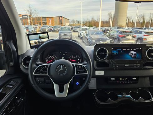 Used 2024 Mercedes-Benz Sprinter 3500 image 23