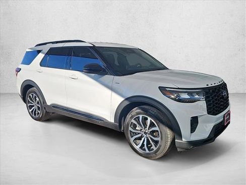 Used 2025 Ford Explorer ST-Line w/ Premium Package image 7