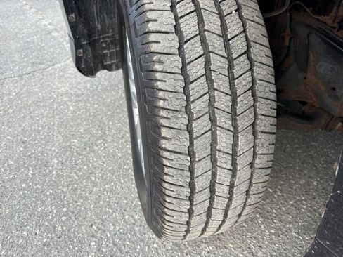 Used 2014 Lexus GX 460 w/ Premium Package image 34