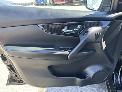 Used 2019 Nissan Rogue SL w/ Premium Package image 15