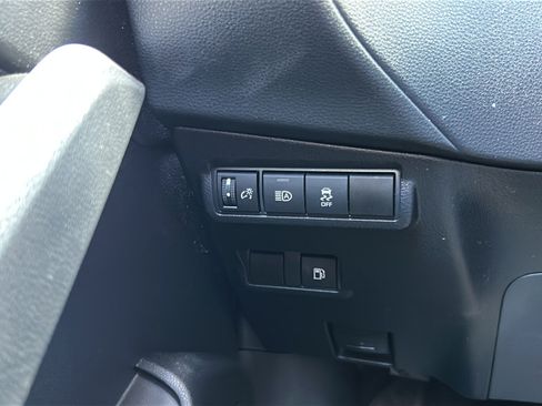 Used 2024 Toyota Corolla Cross AWD Hybrid image 28