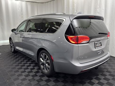 Used 2017 Chrysler Pacifica Limited image 6