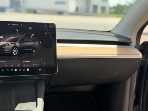 Used 2023 Tesla Model Y Long Range AWD/4WD image 31