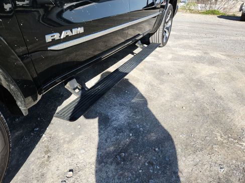Certified 2022 RAM 1500 Limited image 17