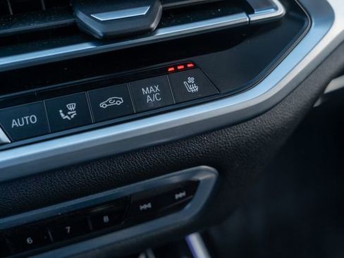 Used 2022 BMW X7 M50i w/ Dynamic Handling Package image 40