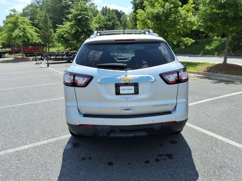 Used 2015 Chevrolet Traverse LT w/ Style and Technology Package FWD image 6