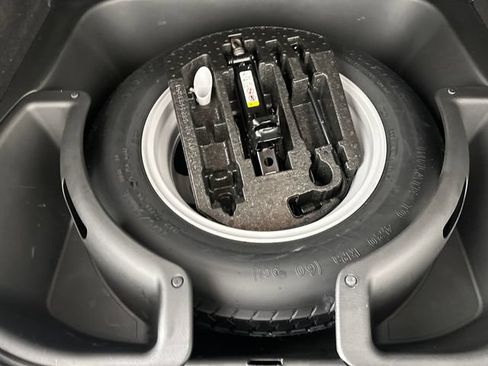 Used 2018 Jeep Grand Cherokee Laredo AWD/4WD image 36