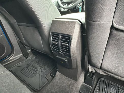 Used 2017 Ford Escape SE w/ Equipment Group 201A image 27